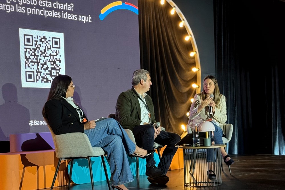 Mayrena Barraza en un panel de conversación moderada